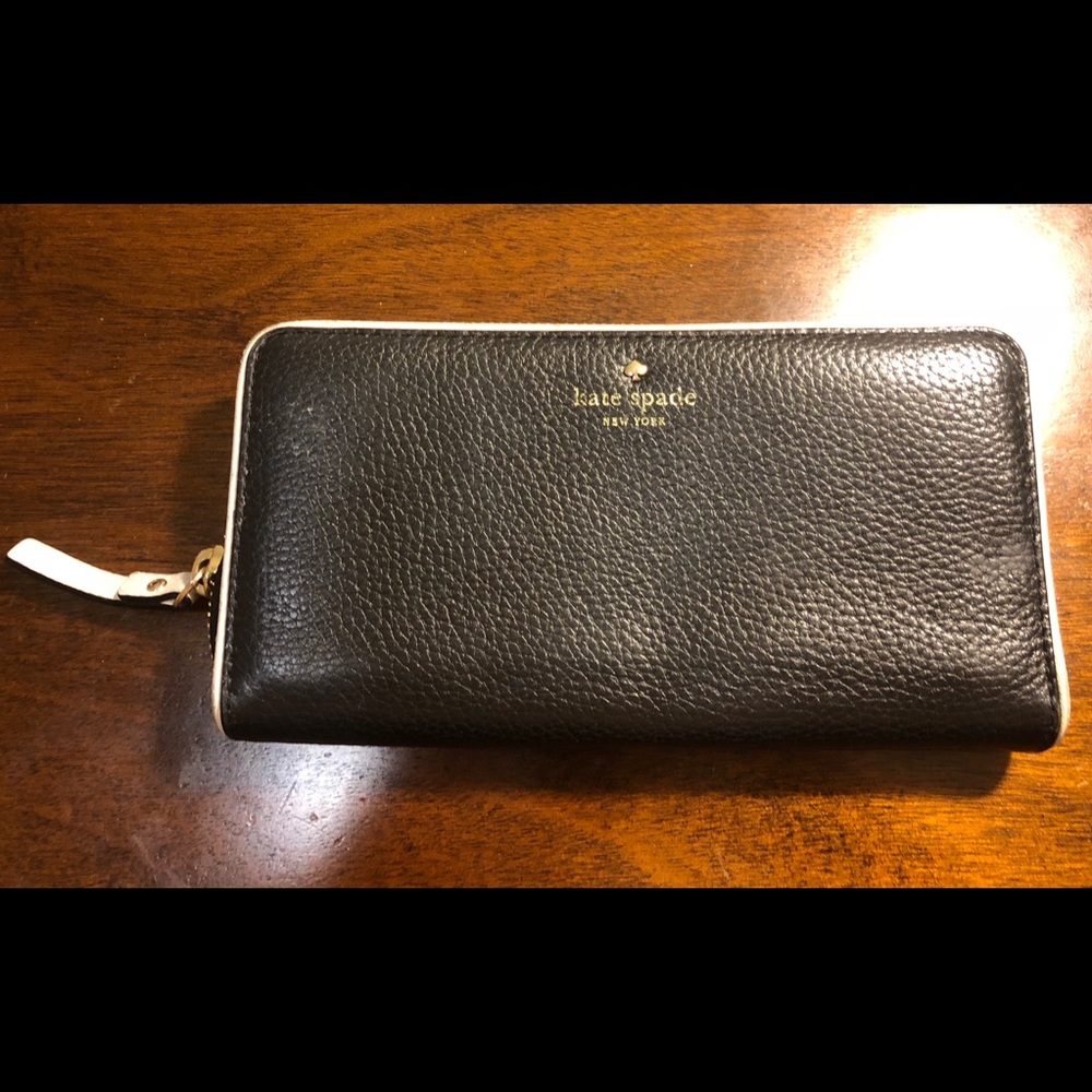 Kate Spade ♠️ Black accordion wallet